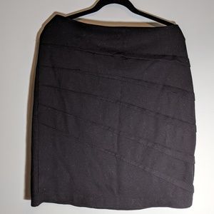 Black skirt with little details